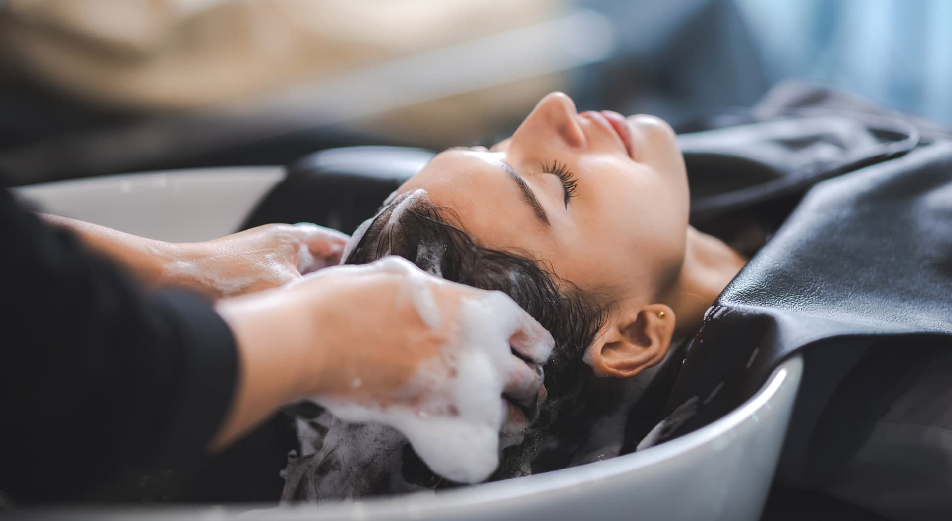 ¡Renueva tu estilo con nosotros en Toño Peluqueros!